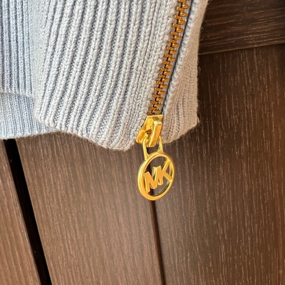 Sweater - Picture 4 of 5